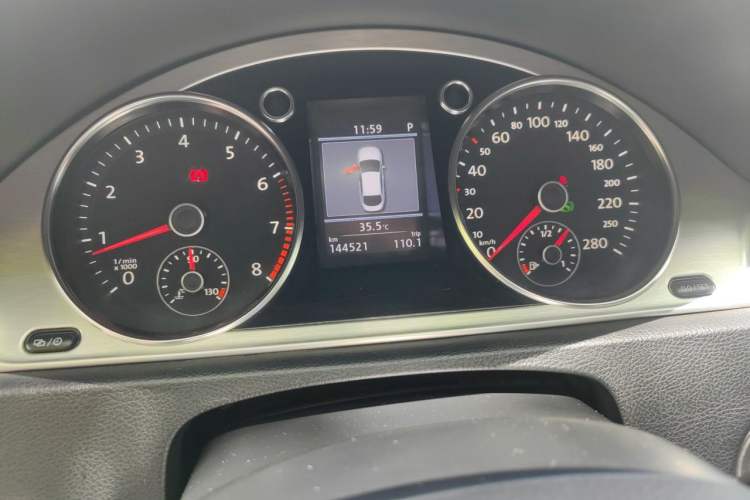 Used Volkswagen FAW-Volkswagen CC 2013 2.0 TSI Luxury Model Odometer Close Up