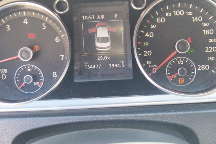 Used Volkswagen FAW-Volkswagen CC 2013 2.0 TSI Ultimate Model Odometer Close Up