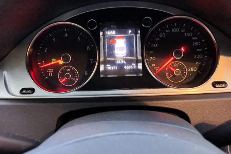Used Volkswagen FAW-Volkswagen CC 2013 2.0 TSI Ultimate Model Odometer Close Up