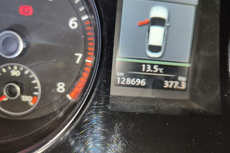Used Volkswagen FAW-Volkswagen CC 2013 2.0 TSI Ultimate Model Odometer Close Up