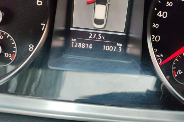 Used Volkswagen FAW-Volkswagen CC 2013 2.0 TSI Luxury Model Odometer Close Up