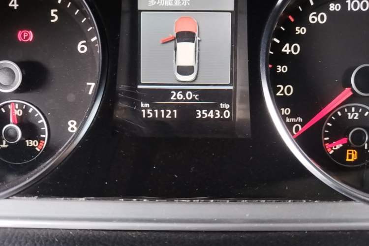 Used Volkswagen FAW-Volkswagen CC 2013 1.8TSI Luxury Model Odometer Close Up