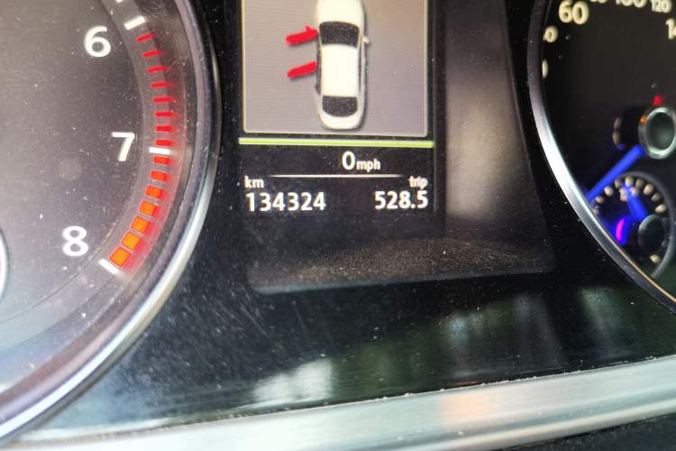 Used Volkswagen FAW-Volkswagen CC 2013 2.0 TSI Luxury Model Odometer Close Up