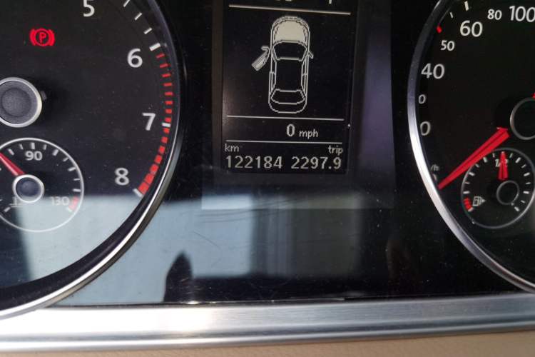 Used Volkswagen FAW-Volkswagen CC 2013 1.8TSI Prestige Model Odometer Close Up