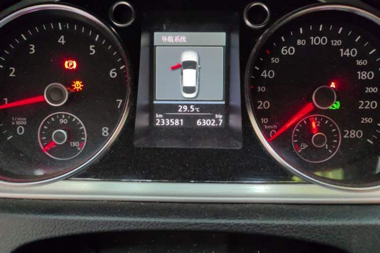 Used Volkswagen FAW-Volkswagen CC 2013 1.8TSI Luxury Model Odometer Close Up