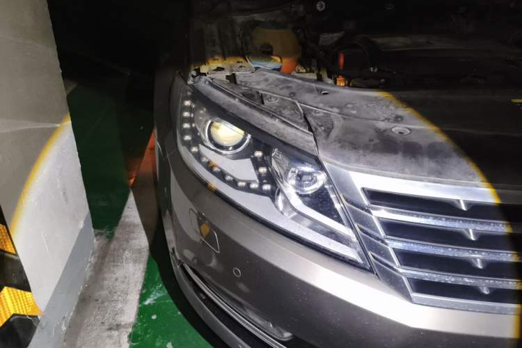Used Volkswagen FAW-Volkswagen CC 2013 1.8TSI Luxury Model Right Front Headlight