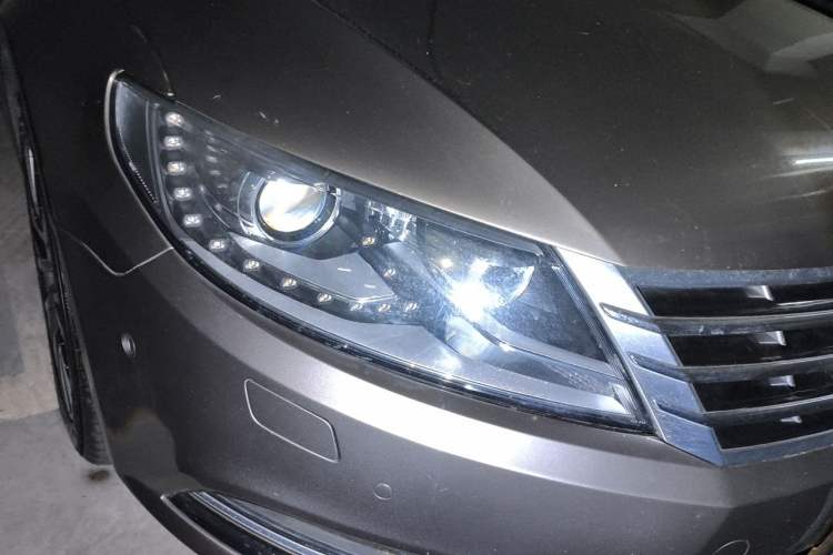 Used Volkswagen FAW-Volkswagen CC 2013 2.0 TSI Ultimate Model Right Front Headlight