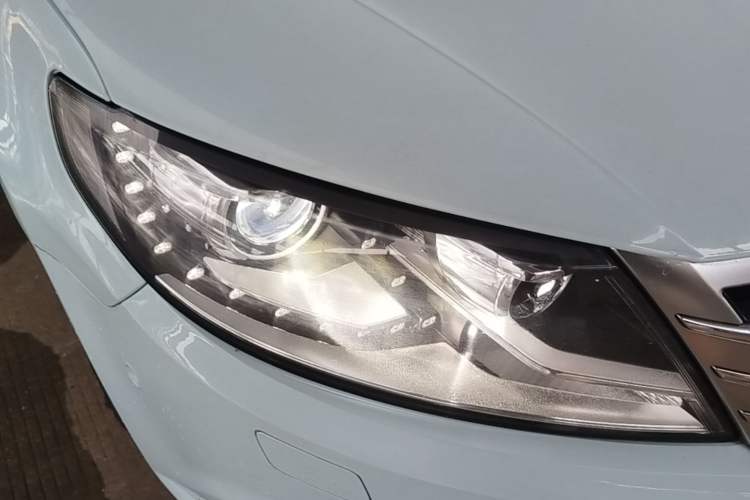 Used Volkswagen FAW-Volkswagen CC 2013 1.8TSI Luxury Model Right Front Headlight