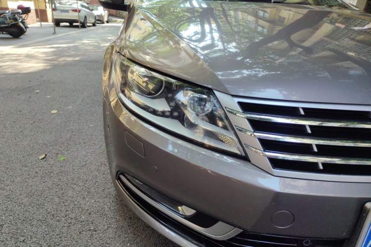 Used Volkswagen FAW-Volkswagen CC 2013 1.8TSI Luxury Model Right Front Headlight