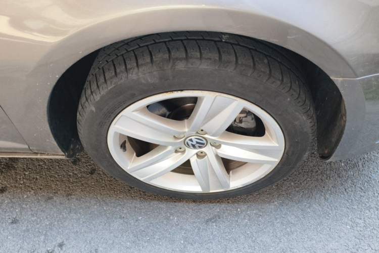 Used Volkswagen FAW-Volkswagen CC 2013 1.8TSI Prestige Model Right Front Wheel Hub
