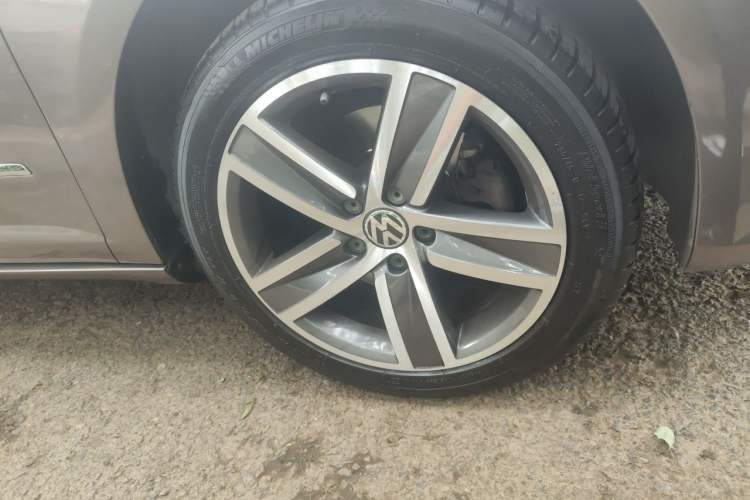 Used Volkswagen FAW-Volkswagen CC 2013 2.0 TSI Luxury Model Right Front Wheel Hub