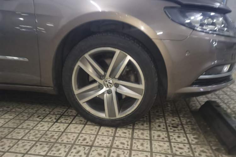 Used Volkswagen FAW-Volkswagen CC 2013 2.0 TSI Luxury Model Right Front Wheel Hub