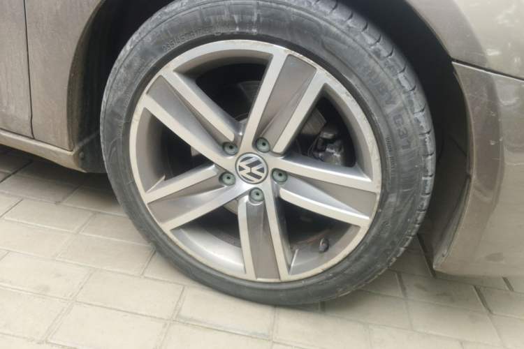 Used Volkswagen FAW-Volkswagen CC 2013 1.8TSI Luxury Model Right Front Wheel Hub
