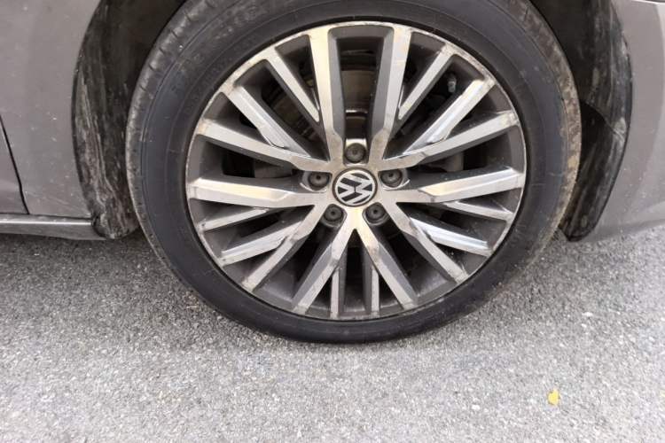 Used Volkswagen FAW-Volkswagen CC 2013 2.0 TSI Ultimate Model Right Front Wheel Hub