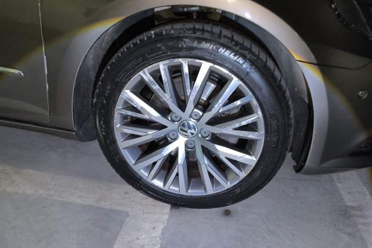 Used Volkswagen FAW-Volkswagen CC 2013 2.0 TSI Ultimate Model Right Front Wheel Hub