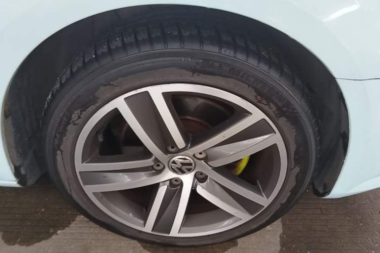 Used Volkswagen FAW-Volkswagen CC 2013 1.8TSI Luxury Model Right Front Wheel Hub