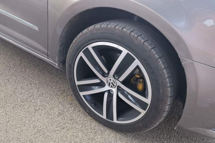 Used Volkswagen FAW-Volkswagen CC 2013 2.0 TSI Luxury Model Right Front Wheel Hub
