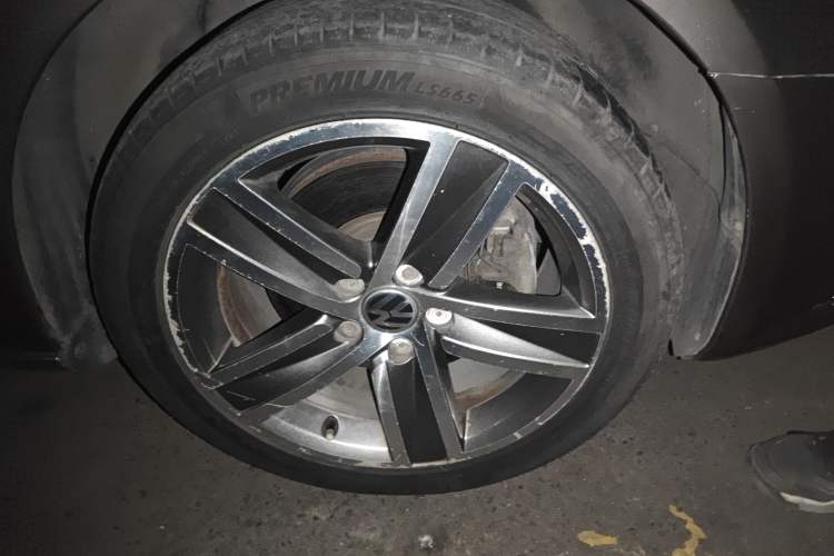 Used Volkswagen FAW-Volkswagen CC 2013 1.8TSI Luxury Model Right Front Wheel Hub