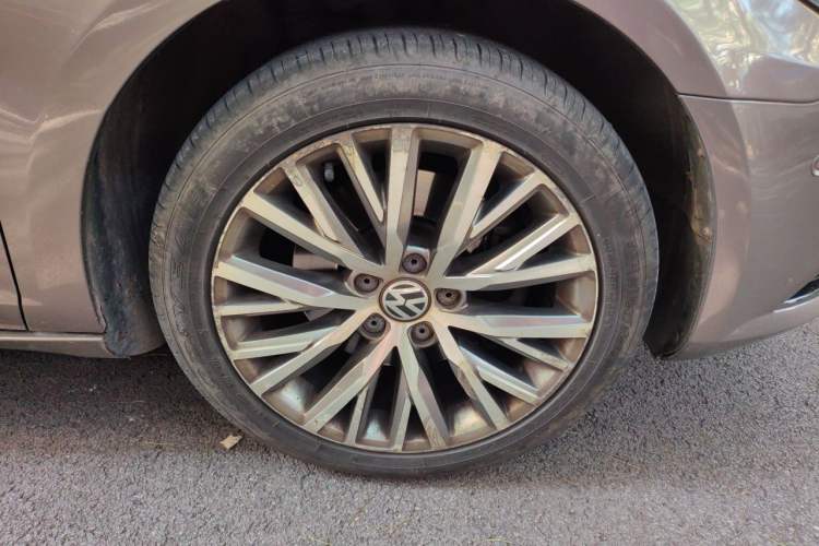 Used Volkswagen FAW-Volkswagen CC 2013 1.8TSI Luxury Model Right Front Wheel Hub