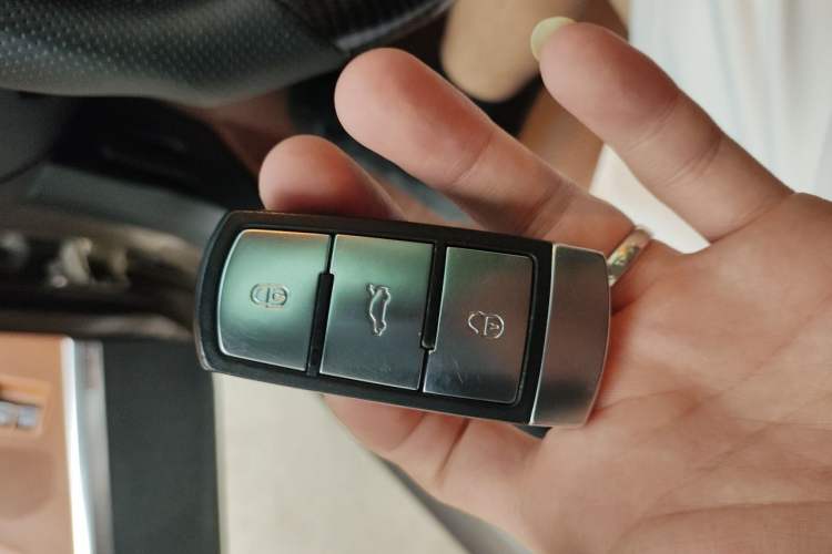 Used Volkswagen FAW-Volkswagen CC 2013 2.0 TSI Luxury Model Vehicle Key