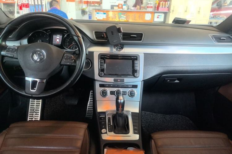 Used Volkswagen FAW-Volkswagen CC 2013 1.8TSI Luxury Model Center Console