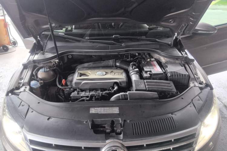 Used Volkswagen FAW-Volkswagen CC 2013 1.8TSI Luxury Model Engine Bay