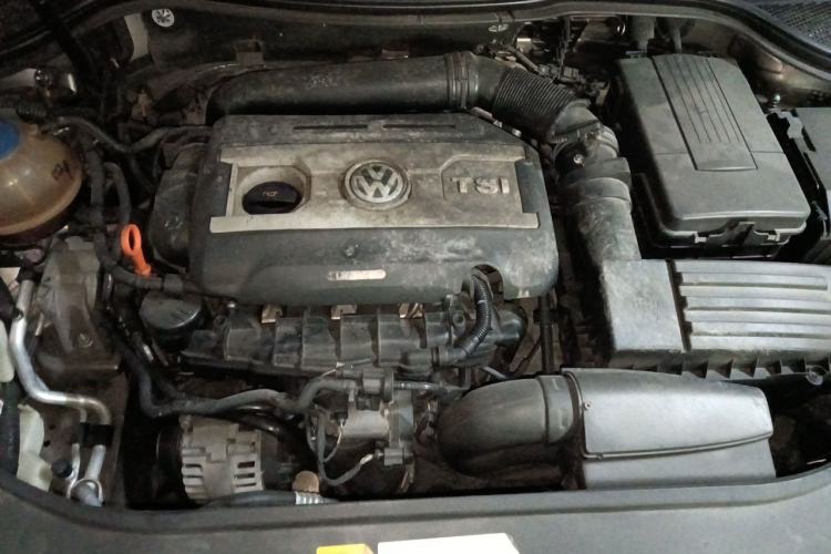 Used Volkswagen FAW-Volkswagen CC 2013 1.8TSI Luxury Model Engine Bay