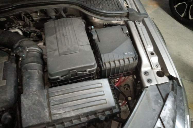 Used Volkswagen FAW-Volkswagen CC 2013 1.8TSI Luxury Model Engine Bay Left