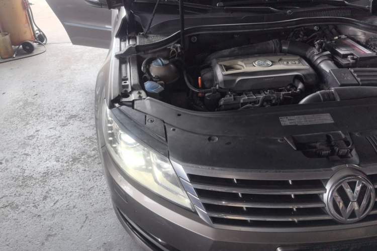 Used Volkswagen FAW-Volkswagen CC 2013 1.8TSI Luxury Model Engine Bay Right