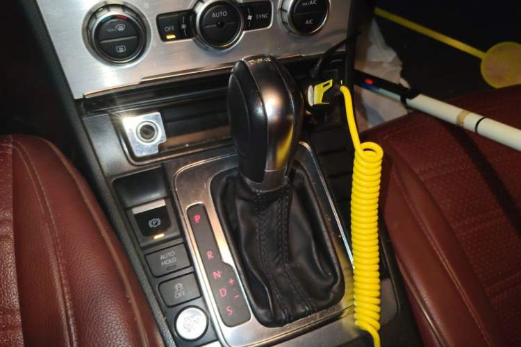 Used Volkswagen FAW-Volkswagen CC 2013 1.8TSI Luxury Model Gear Lever