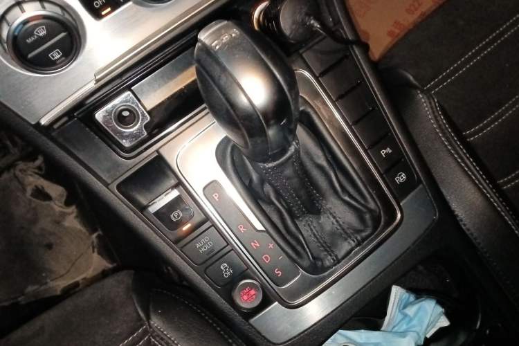Used Volkswagen FAW-Volkswagen CC 2013 1.8TSI Luxury Model Gear Lever