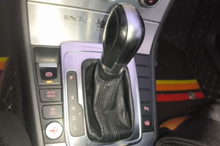 Used Volkswagen FAW-Volkswagen CC 2013 2.0 TSI Luxury Model Gear Lever