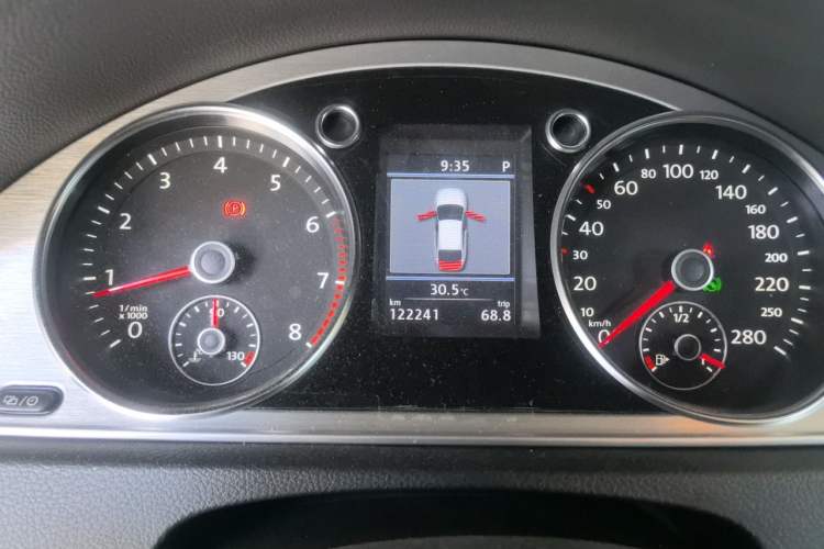 Used Volkswagen FAW-Volkswagen CC 2013 1.8TSI Luxury Model Instrument Cluster
