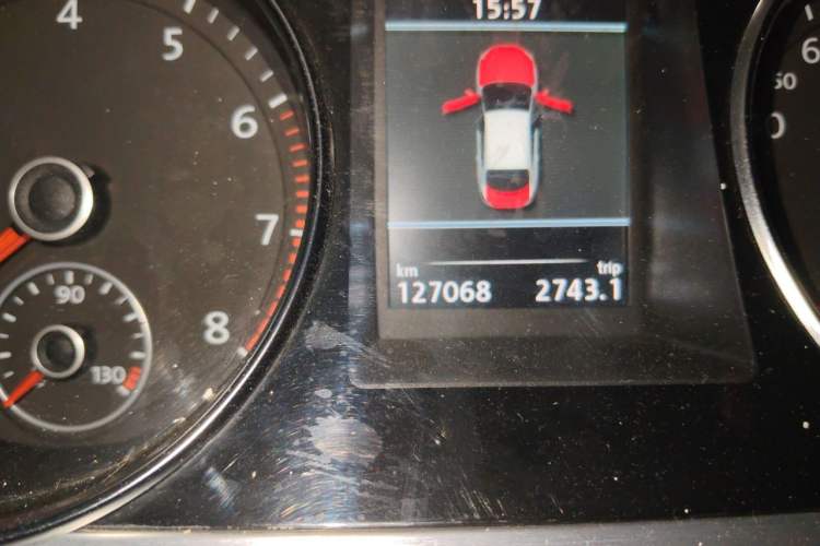 Used Volkswagen FAW-Volkswagen CC 2013 1.8TSI Luxury Model Odometer Close Up