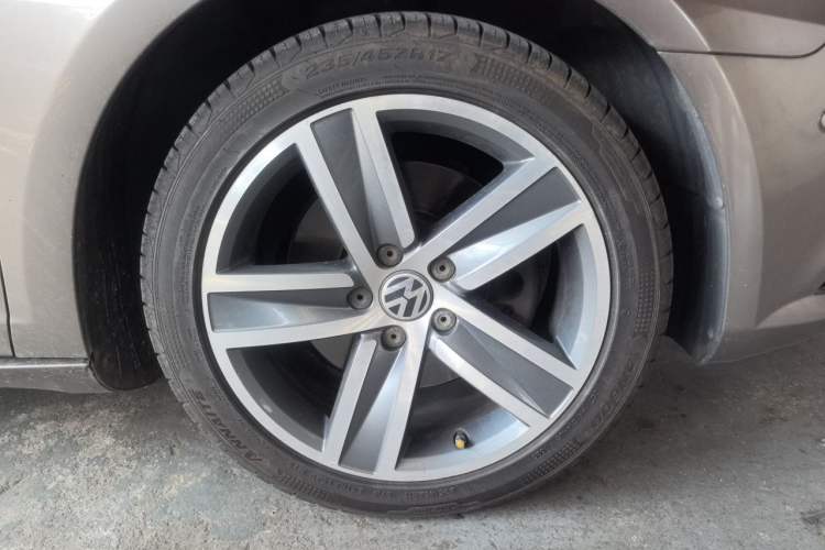 Used Volkswagen FAW-Volkswagen CC 2013 1.8TSI Luxury Model Right Front Wheel Hub