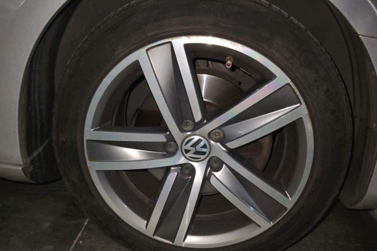 Used Volkswagen FAW-Volkswagen CC 2013 1.8TSI Luxury Model Right Front Wheel Hub