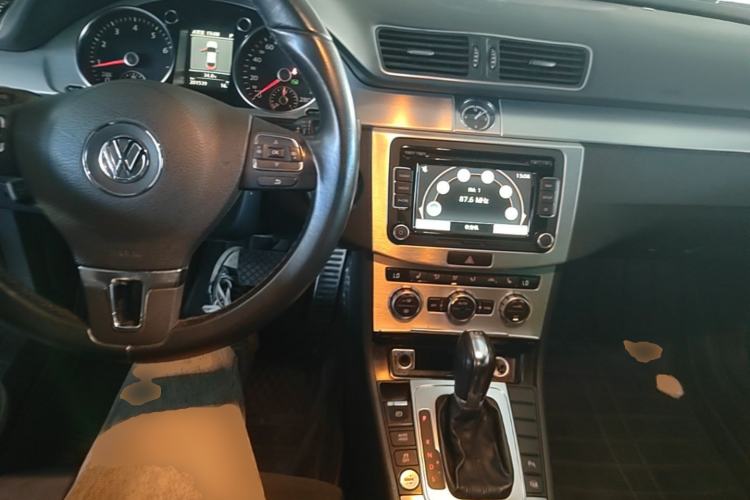 Used Volkswagen FAW-Volkswagen CC 2013 1.8TSI Luxury Model Center Console