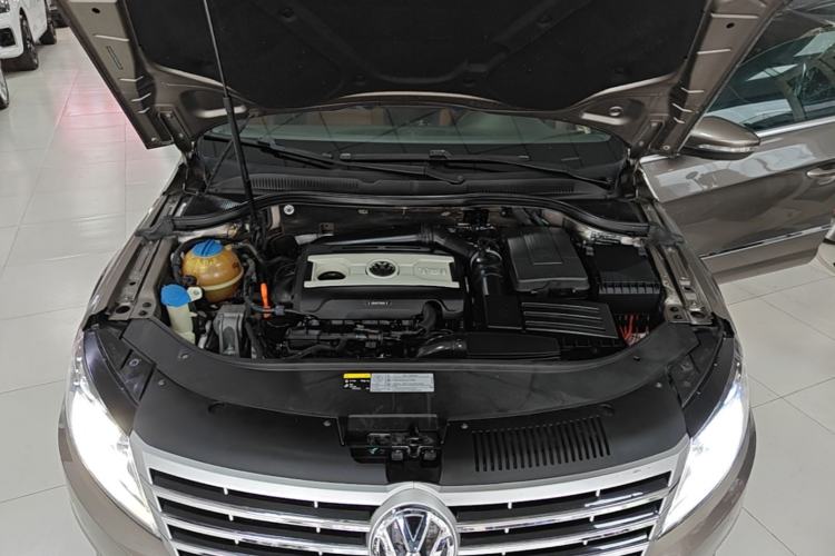 Used Volkswagen FAW-Volkswagen CC 2013 1.8TSI Luxury Model Engine Bay