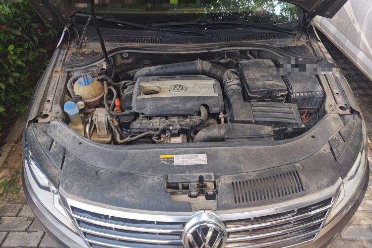 Used Volkswagen FAW-Volkswagen CC 2013 1.8TSI Luxury Model Engine Bay