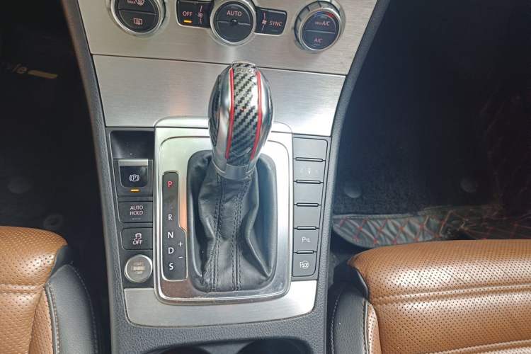 Used Volkswagen FAW-Volkswagen CC 2013 2.0 TSI Ultimate Model Gear Lever