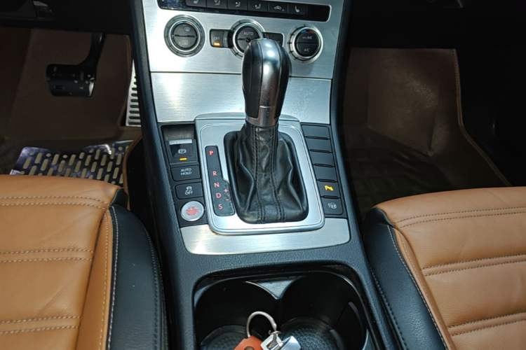 Used Volkswagen FAW-Volkswagen CC 2013 1.8TSI Luxury Model Gear Lever
