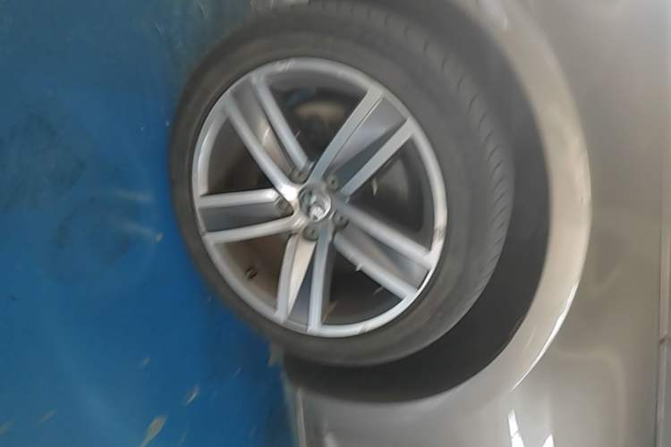 Used Volkswagen FAW-Volkswagen CC 2013 1.8TSI Luxury Model Left Front Wheel Hub
