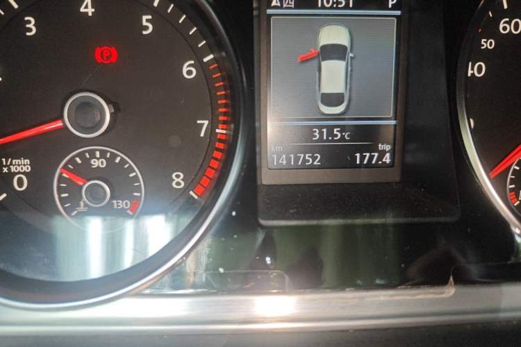 Used Volkswagen FAW-Volkswagen CC 2013 1.8TSI Luxury Model Odometer Close Up