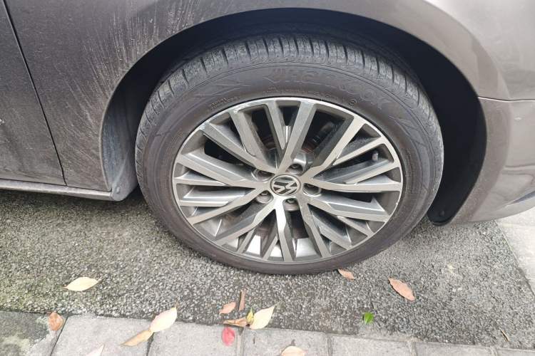 Used Volkswagen FAW-Volkswagen CC 2013 2.0 TSI Ultimate Model Right Front Wheel Hub