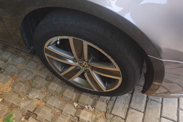 Used Volkswagen FAW-Volkswagen CC 2013 1.8TSI Luxury Model Right Front Wheel Hub