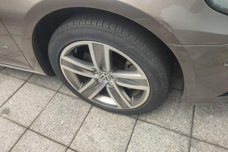 Used Volkswagen FAW-Volkswagen CC 2013 1.8TSI Luxury Model Right Front Wheel Hub
