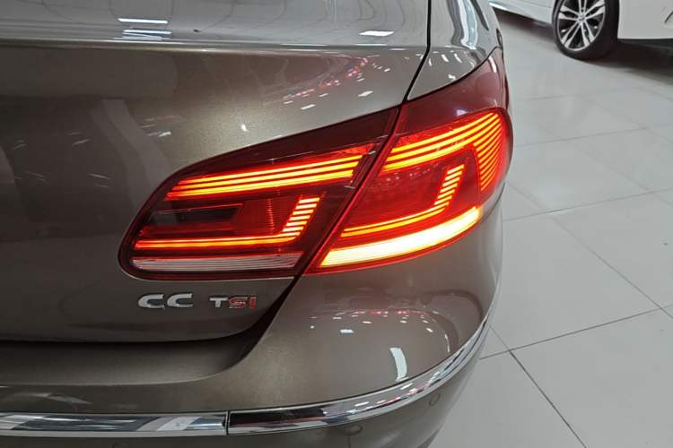 Used Volkswagen FAW-Volkswagen CC 2013 1.8TSI Luxury Model Right Rear Taillight