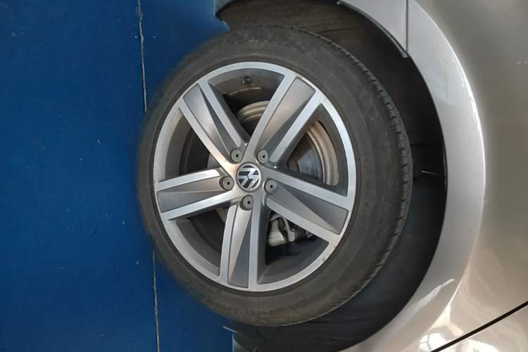 Used Volkswagen FAW-Volkswagen CC 2013 1.8TSI Luxury Model Right Rear Wheel Hub