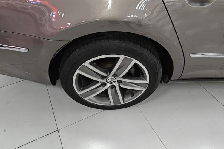 Used Volkswagen FAW-Volkswagen CC 2013 1.8TSI Luxury Model Right Rear Wheel Hub