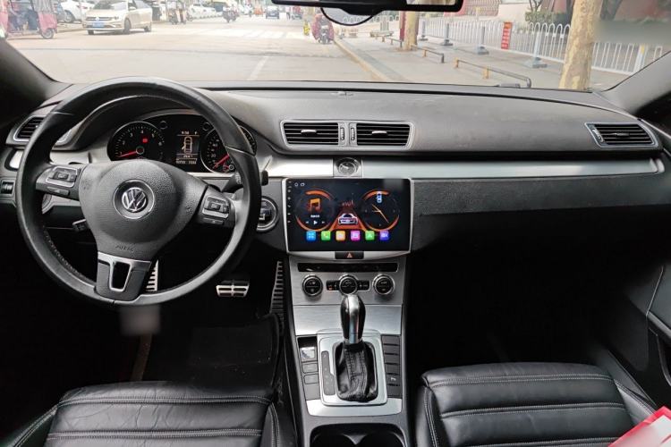 Used Volkswagen FAW-Volkswagen CC 2013 1.8TSI Prestige Model Center Console